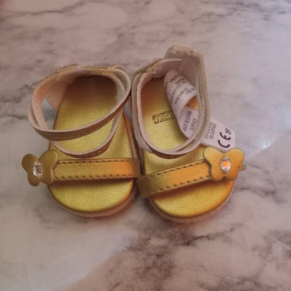 American girl Lea's Celebration Outfit - Picture 6 of 8